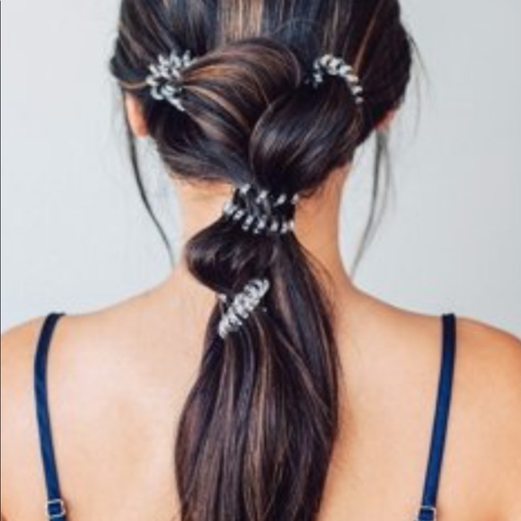 🎄150 Mini Spiral Hair Tie Favor Set – Cute, Colorful & Practical! - Picture 5 of 10